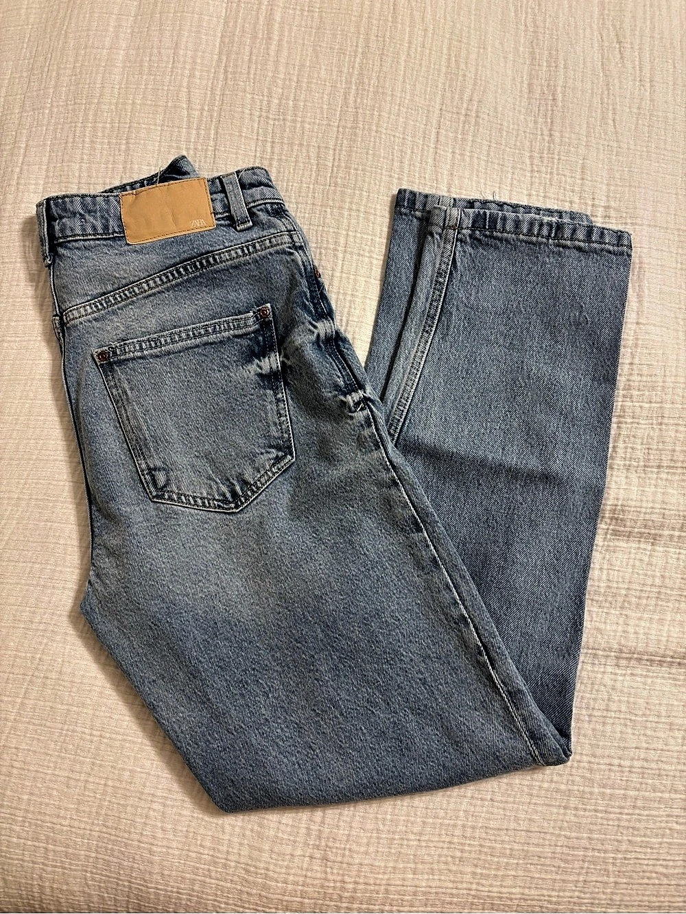 Zara Women's Straight Leg Jeans in Blue